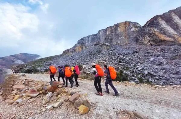 jalur pendakian papandayan pemula