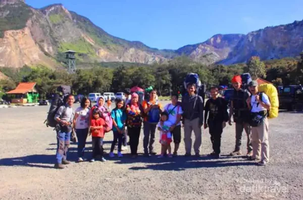 Camping di Papandayan bersama anak