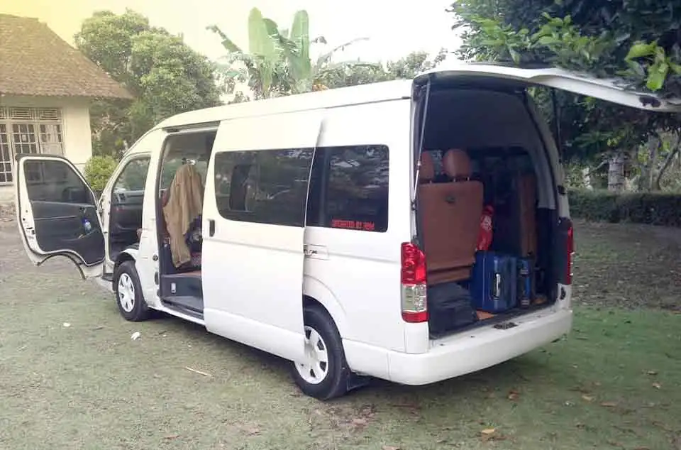 Sewa Hiace keluarga
