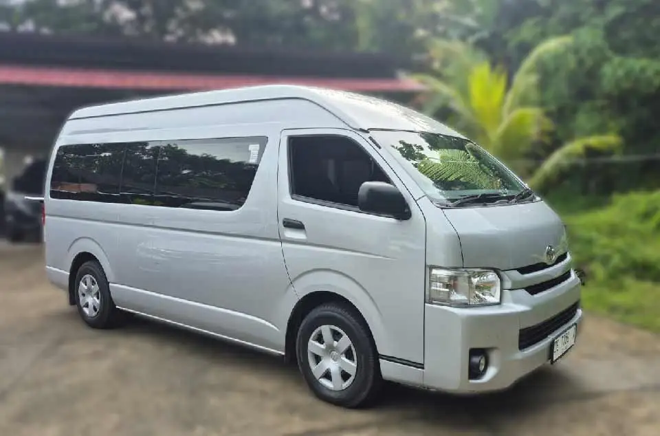 Perbedaan Hiace Commuter dan Premio