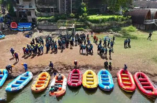 Perlengkapan arung jeram pemula