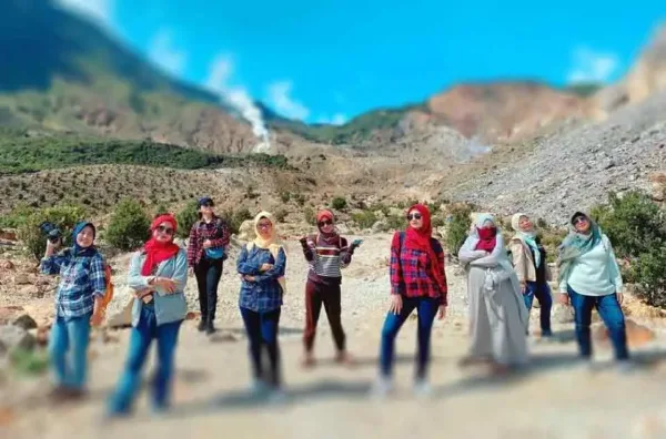 Cara foto estetik pakai HP di gunung