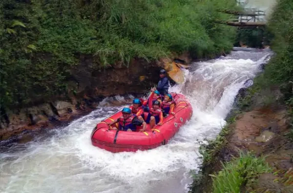 Harga rafting untuk pemula di Bandung