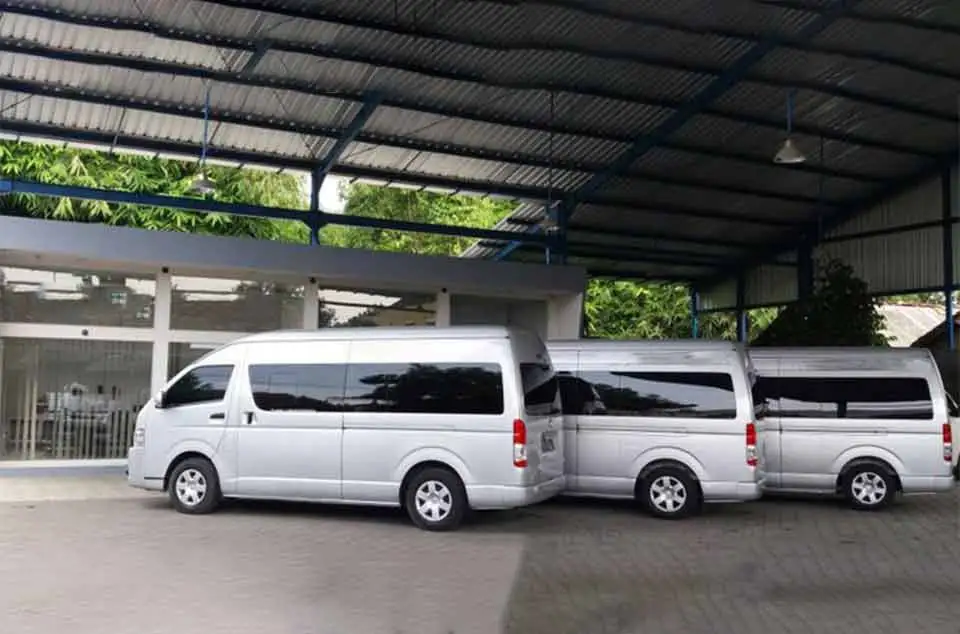 Harga sewa Hiace Depok per hari