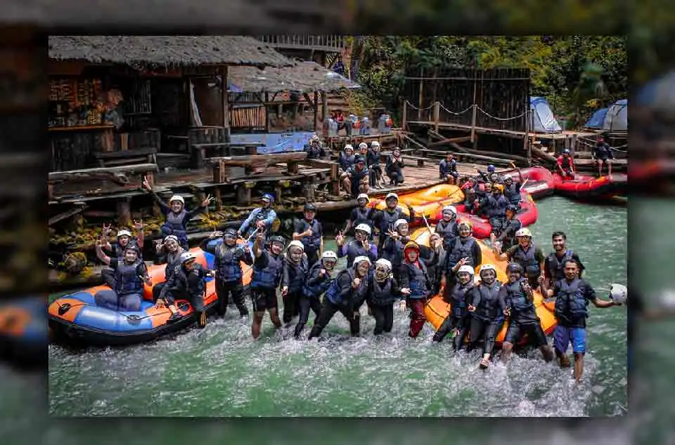 Keserunan Arung Jeram di Sungai Pangalengan