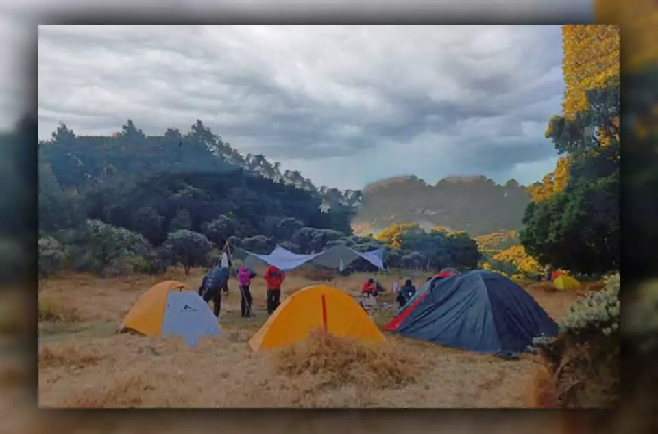 Persiapan camping cuaca buruk