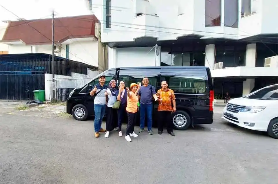 Biaya sewa Hiace dari Tangerang ke Papandayan