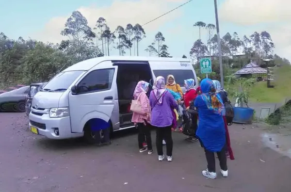 Harga sewa Hiace untuk ziarah