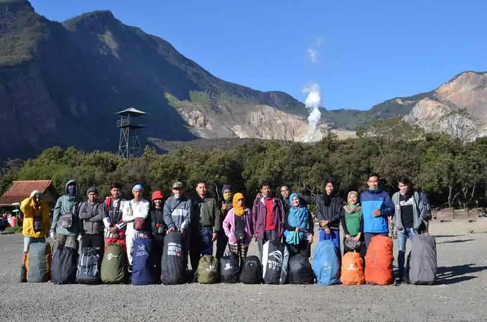 Jalur pendakian Tegal Alun Papandayan