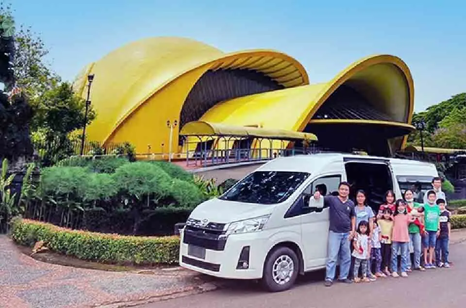 Sewa Hiace untuk liburan