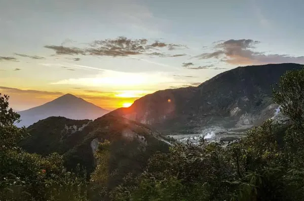Tips foto sunrise di Papandayan