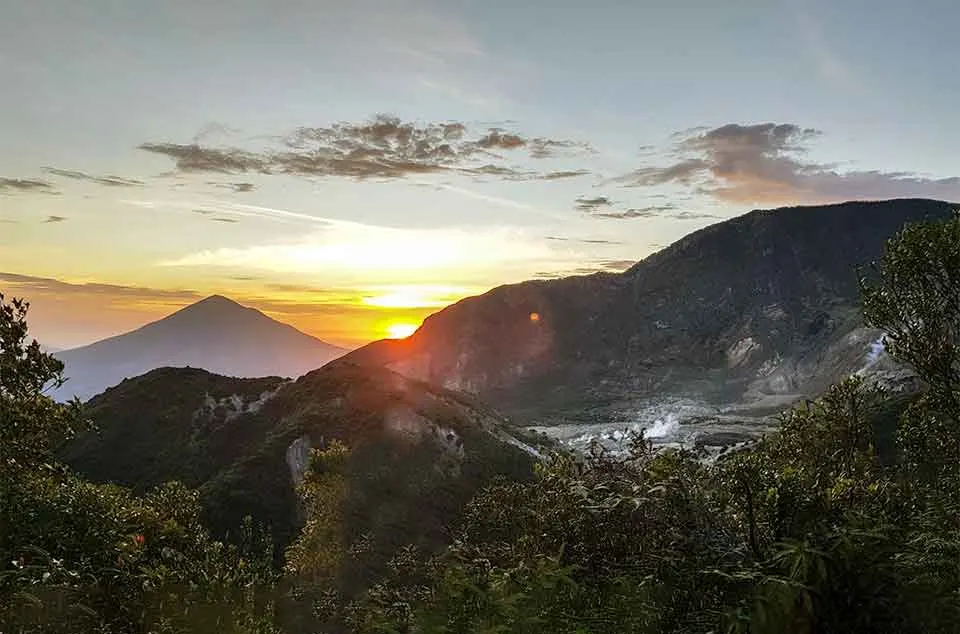 Tips foto sunrise di Papandayan