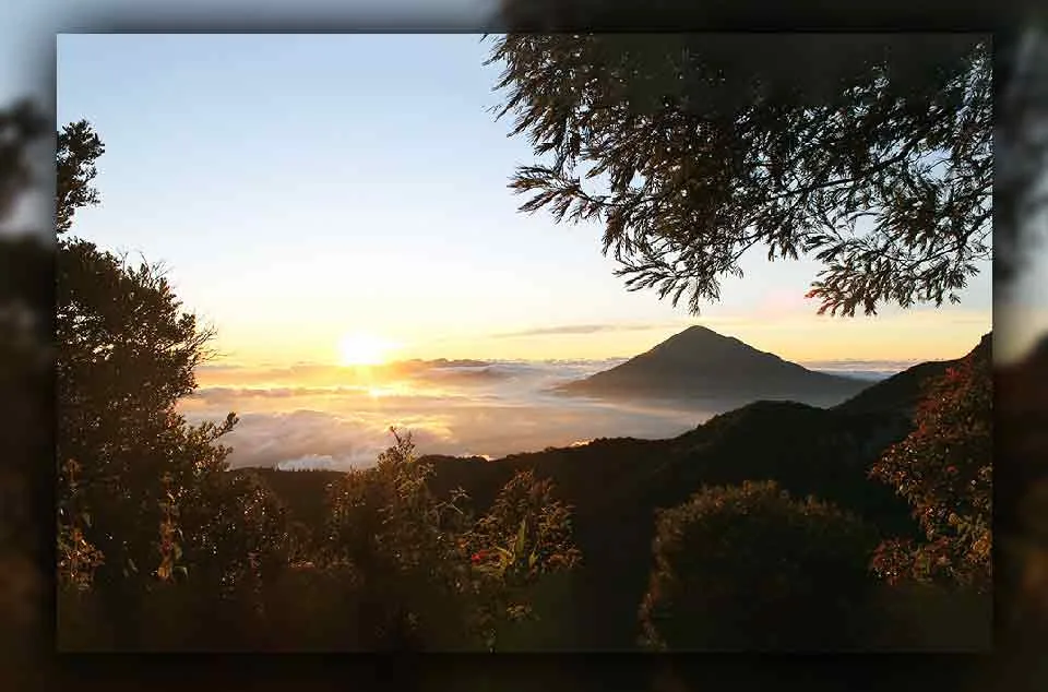 Waktu Terbaik Mengambil Foto di Papandayan