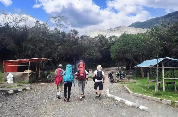 Jalur pendakian Papandayan pemula