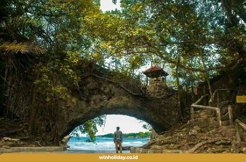 pantai karang bolong