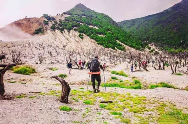 tips mendaki gunung papandayan untuk pemula