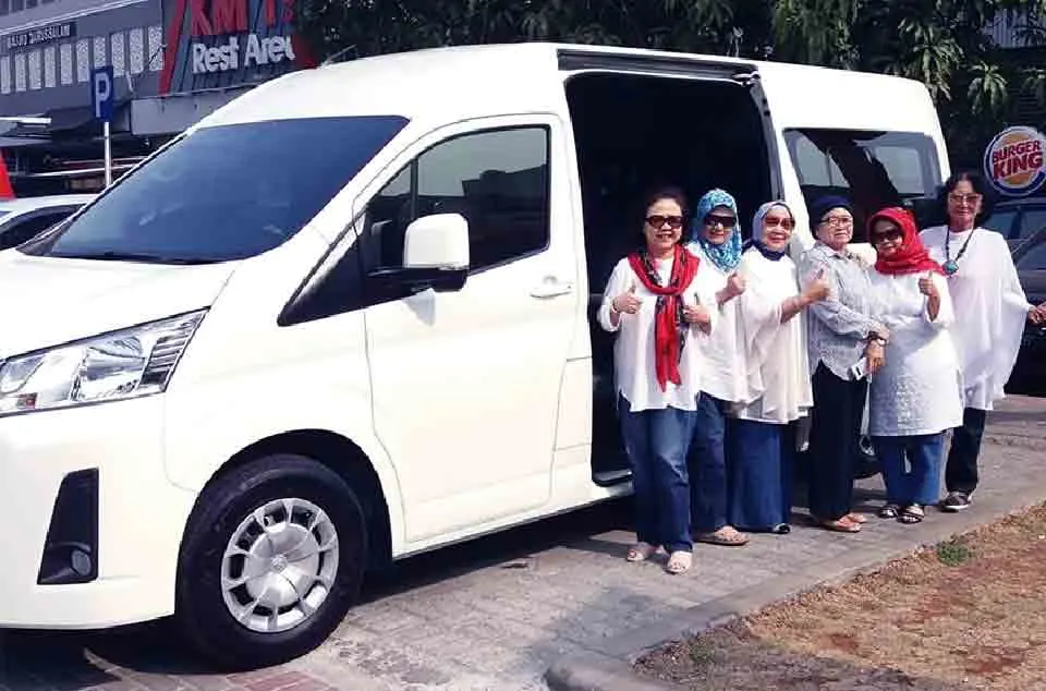 Hiace sebagai mobil jemputan tamu VVIP