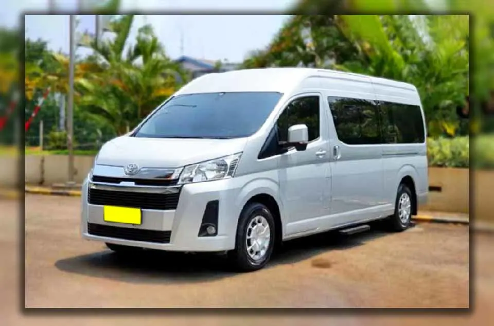 Paket sewa Hiace dengan pemandu wisata