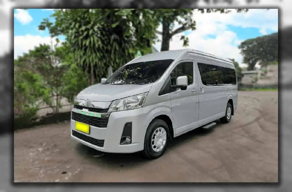 Perbandingan Harga Sewa Hiace Commuter dan Premio