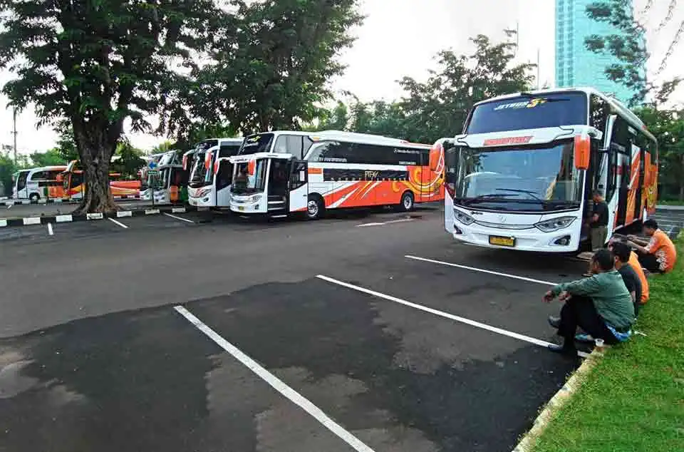 bus pariwisata air suspension Jakarta