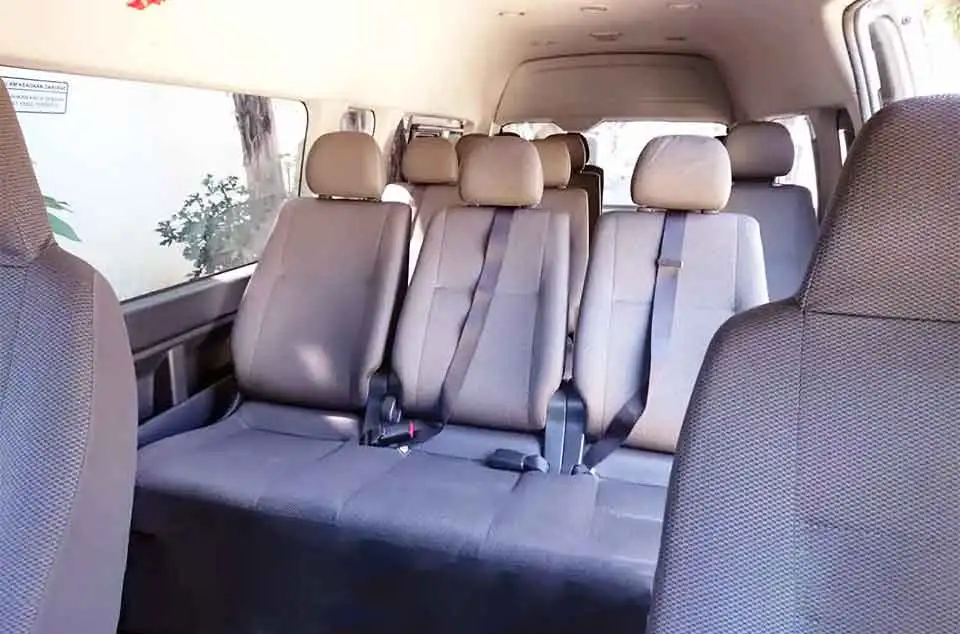 harga sewa hiace commuter harian