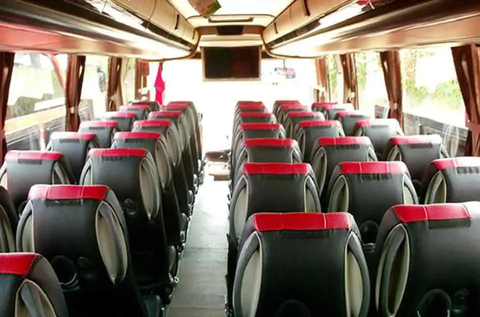 konfigurasi kursi bus 2-2 vs 2-3