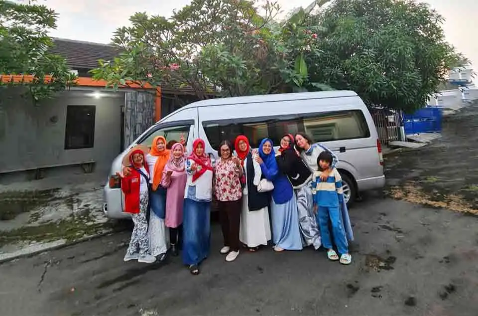 paket study tour murah termasuk hiace