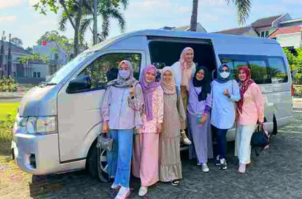 sewa hiace untuk ziarah wali songo