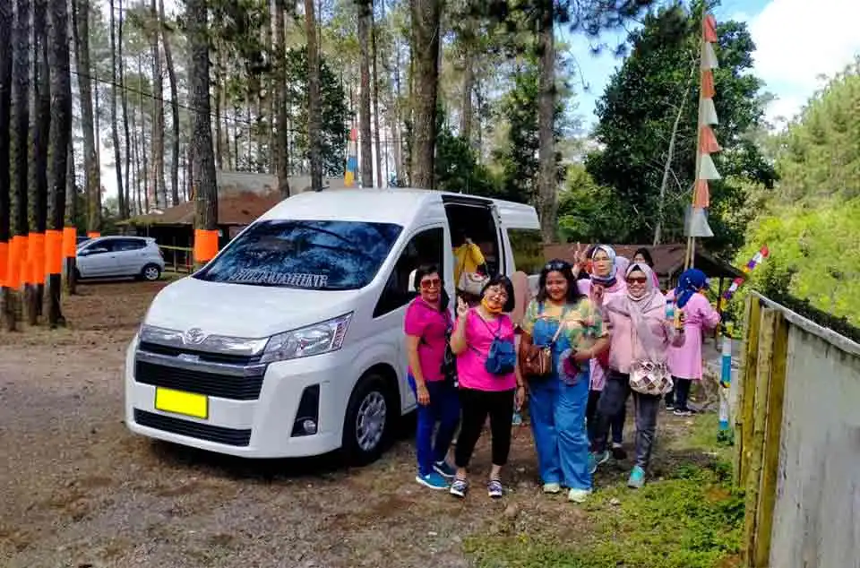 tips Sewa hiace untuk outing kantor
