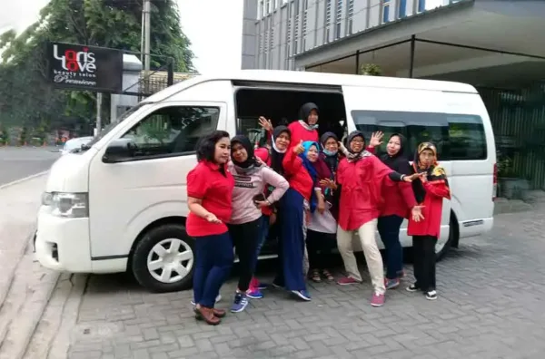 wisata keluarga dengan hiace dari Jakarta