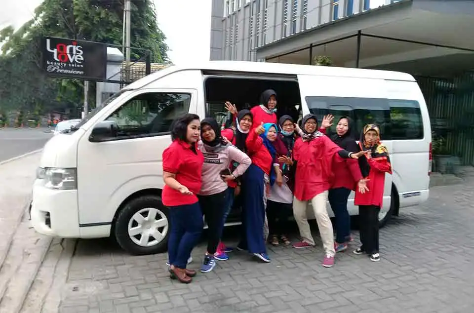 wisata keluarga dengan hiace dari Jakarta