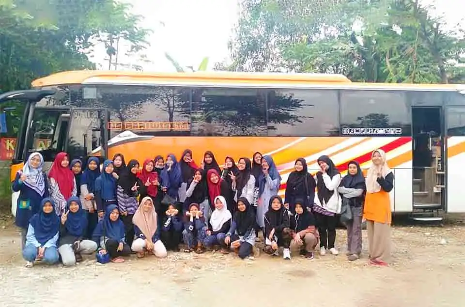 platform ulasan bus pariwisata terbaik