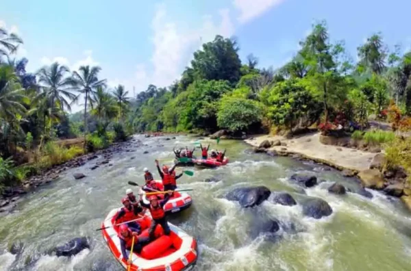sungai arung jeram pemandangan terbaik di Bogor