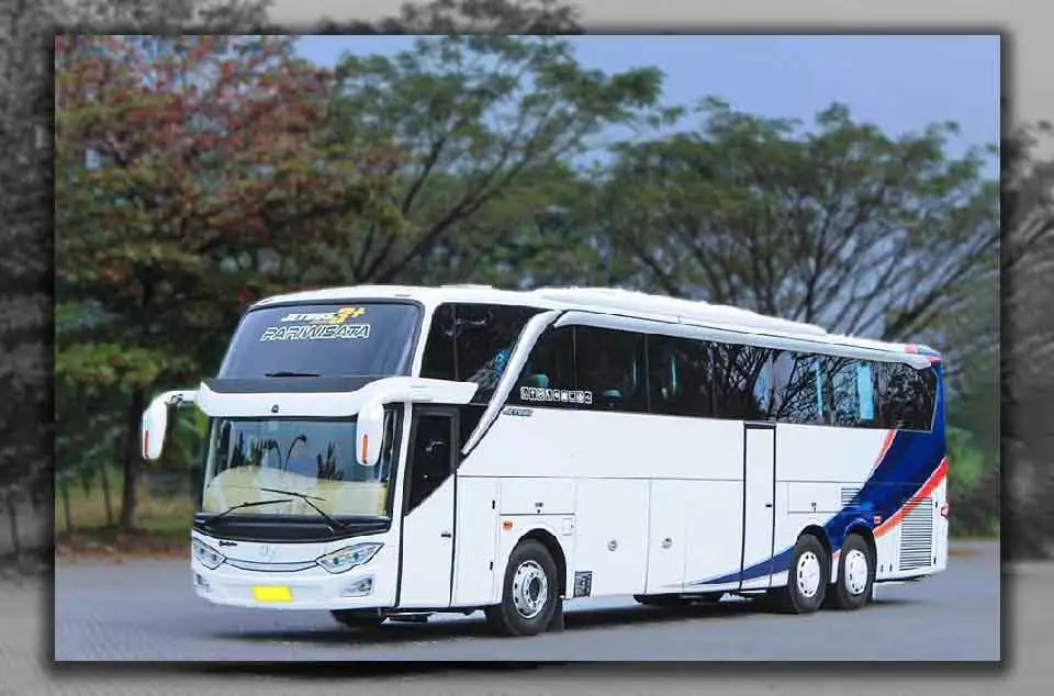 Interior bus pariwisata mengatasi kebisingan Jakarta