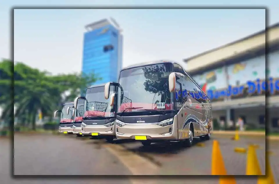 bus pariwisata mewah Jakarta dengan Meeting Room