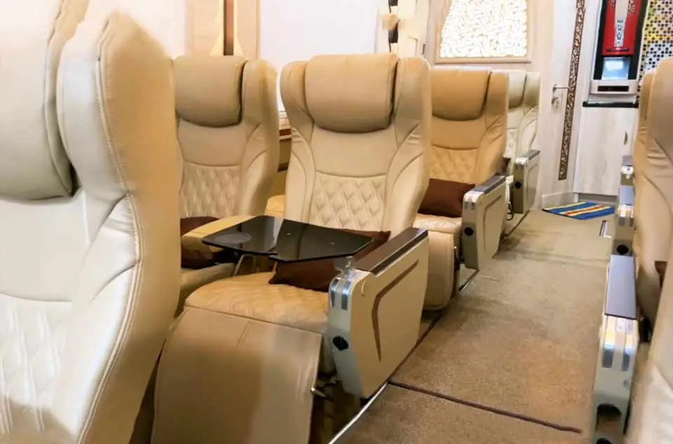 harga sewa bus luxury Bekasi kursi jumbo