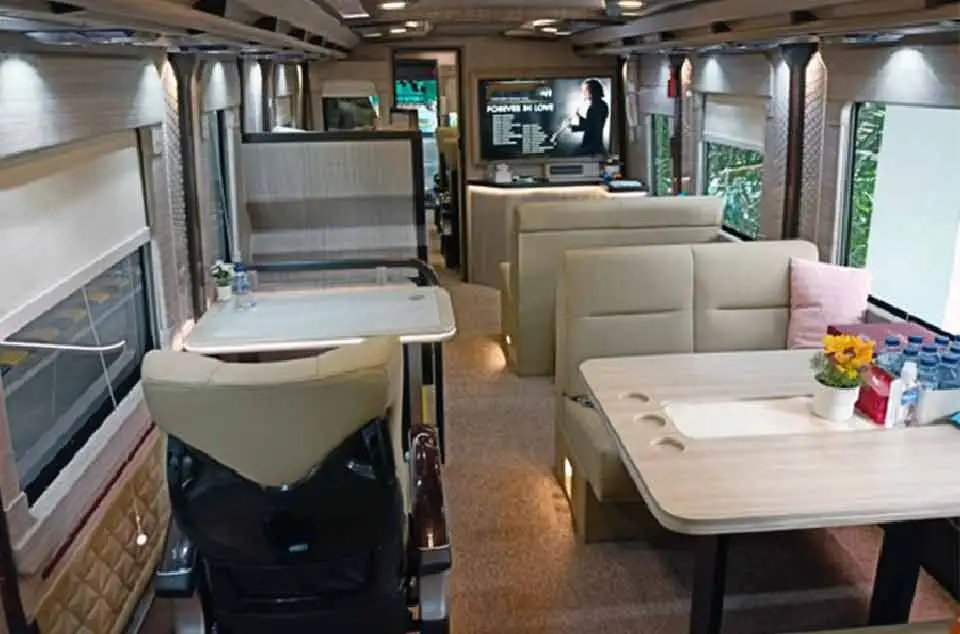 harga sewa bus luxury Bogor untuk tamu VIP
