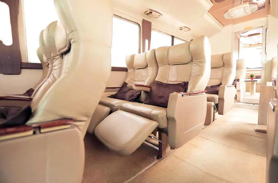 rekomendasi bus pariwisata di Tangerang dengan kursi yang nyaman