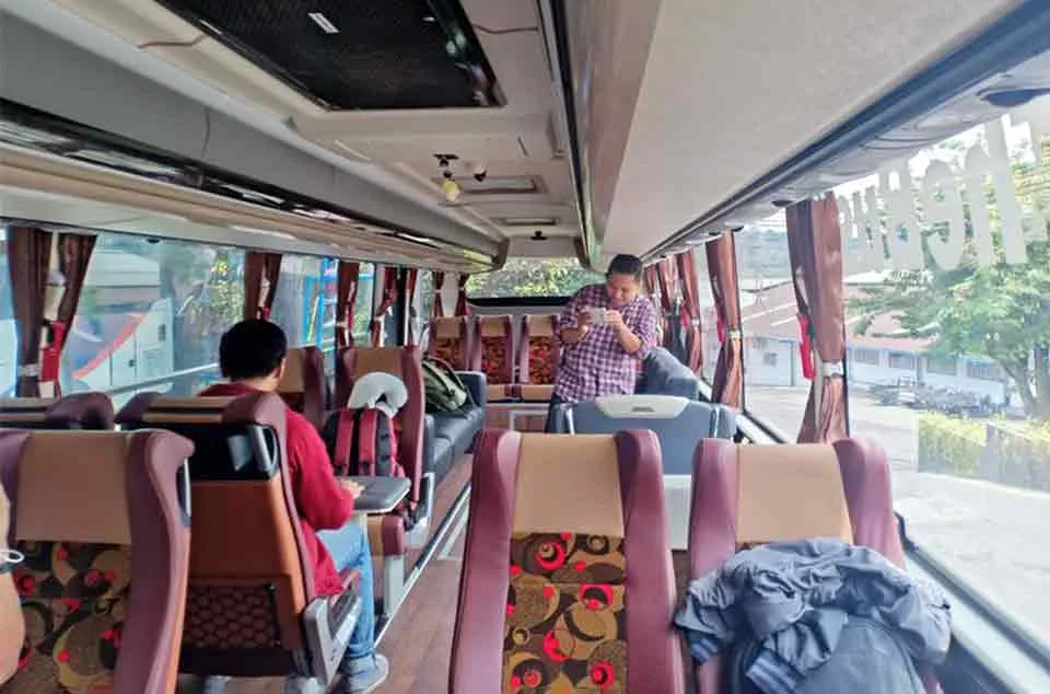 sewa bus di Bekasi dengan WiFi gratis