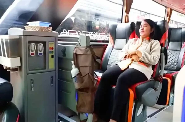 sewa bus di Bogor dengan kursi reclining seat terbaik