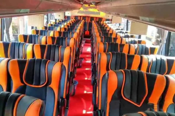 sewa bus di Depok kursi 47 seat (2-2)