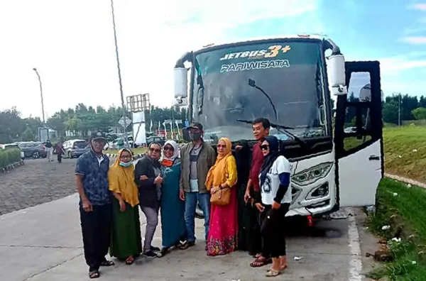 sewa bus di Depok untuk kunjungan luar kota