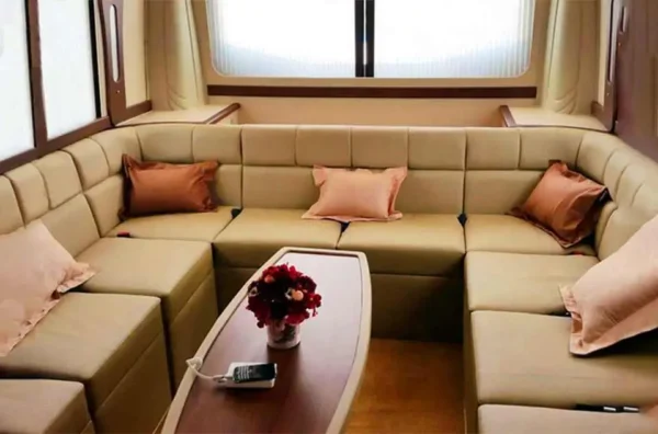 sewa bus double Cabin Depok untuk keluarga