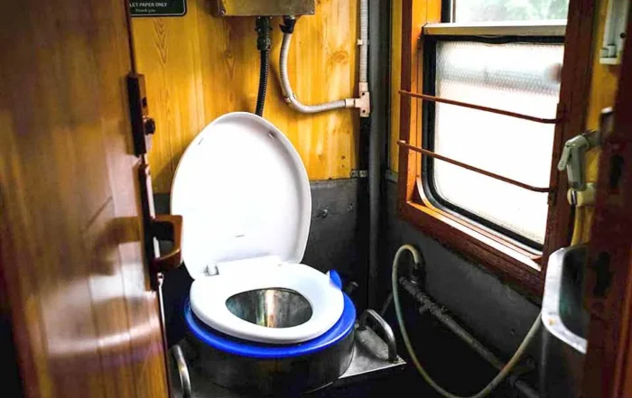 sewa bus pariwisata di Bekasi dengan toilet bersih dan wangi