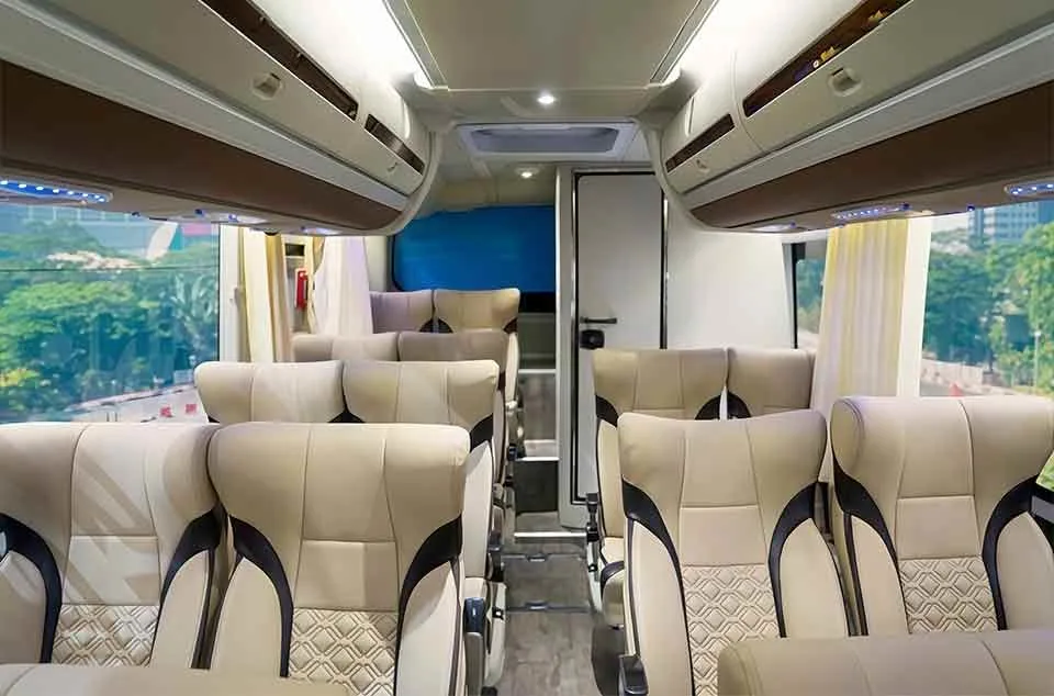 sewa bus pariwisata di Depok toilet ramah lansia