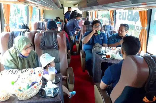 sewa bus pariwisata di Tangerang dengan fasilitas makan mewah