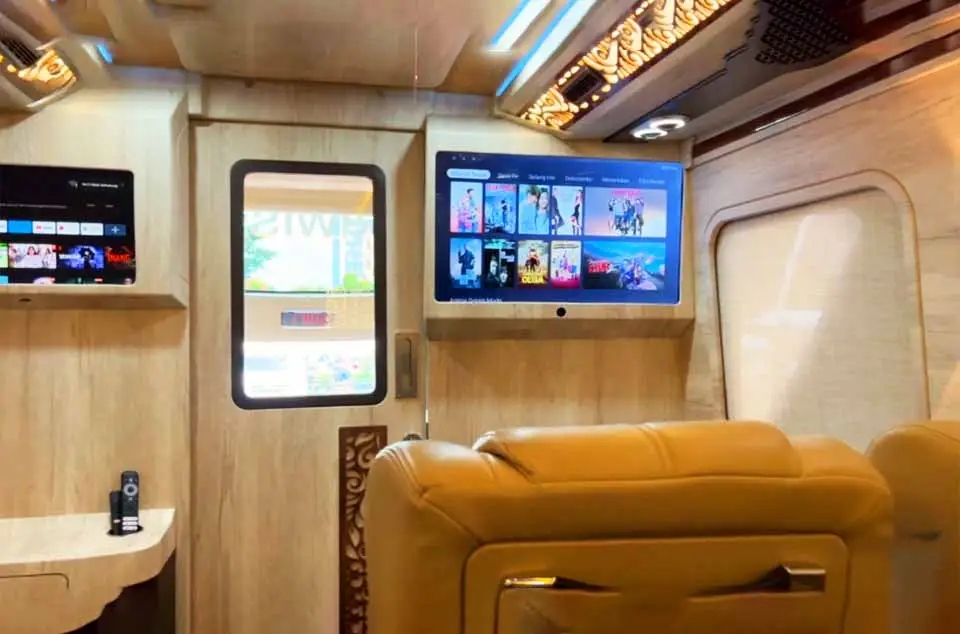 sewa bus pariwisata di Tangerang kursi 2-1 fasilitas karaoke