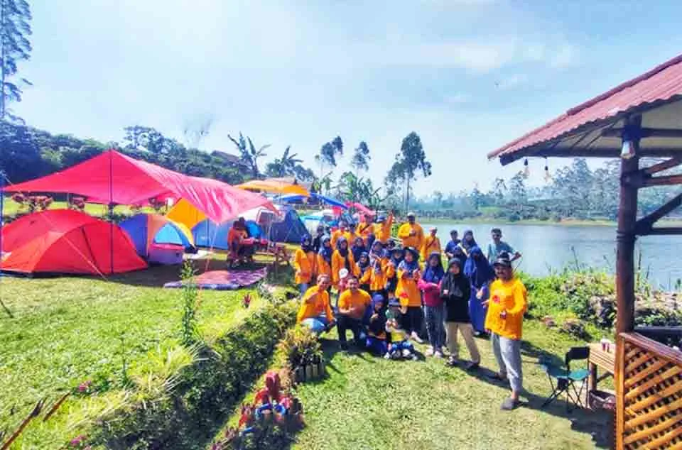 tempat camping mewah (glamping) di Pangalengan untuk kantor