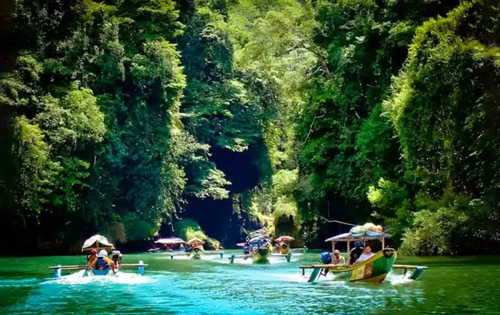 waktu terbaik ke Green Canyon saat airnya hijau