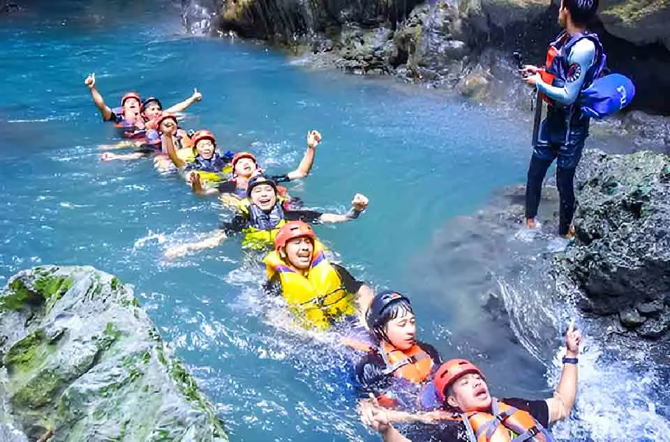 body rafting Green Canyon untuk rombongan